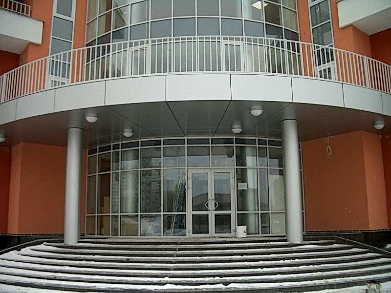 входная алюминиевая дверь